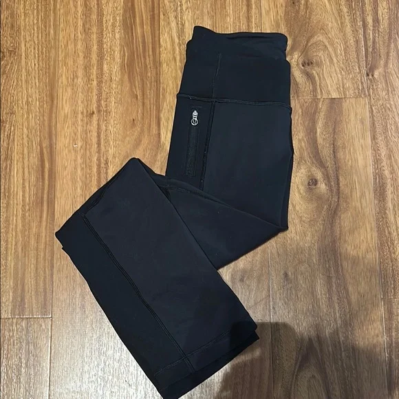 Lululemon crop atheltic pants with zip pocket - Picture 1 of 11